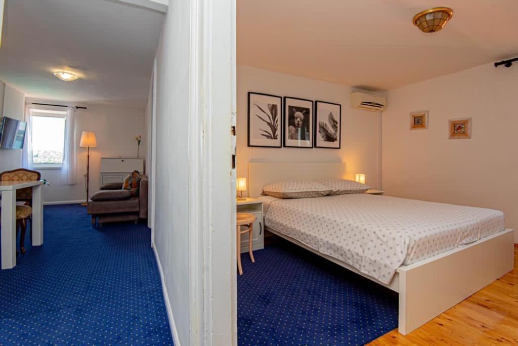 שיבניק Apartments And Rooms Ille מראה חיצוני תמונה