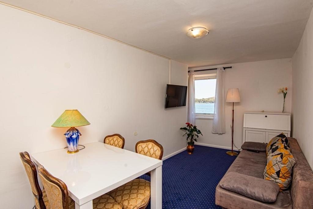 שיבניק Apartments And Rooms Ille מראה חיצוני תמונה
