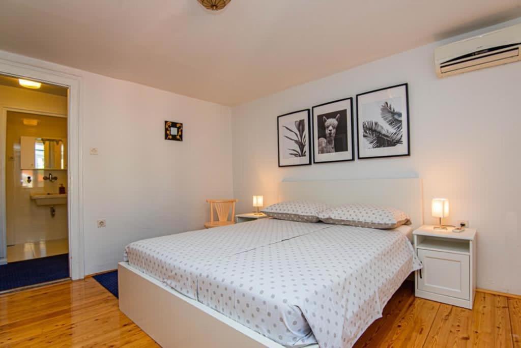 שיבניק Apartments And Rooms Ille מראה חיצוני תמונה