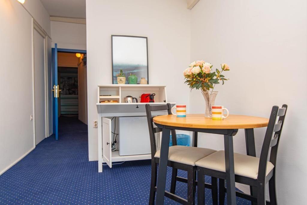 שיבניק Apartments And Rooms Ille מראה חיצוני תמונה