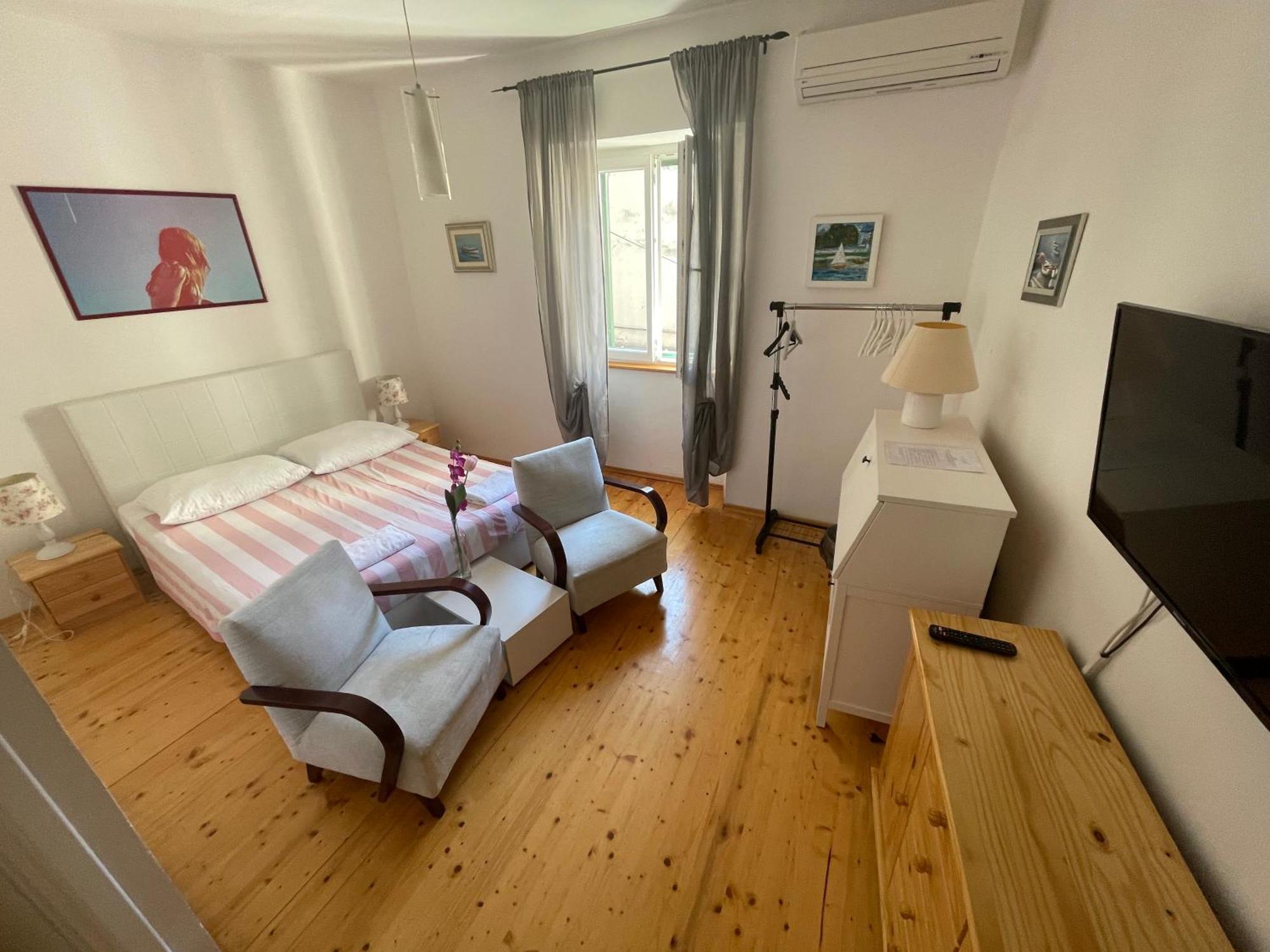 שיבניק Apartments And Rooms Ille מראה חיצוני תמונה