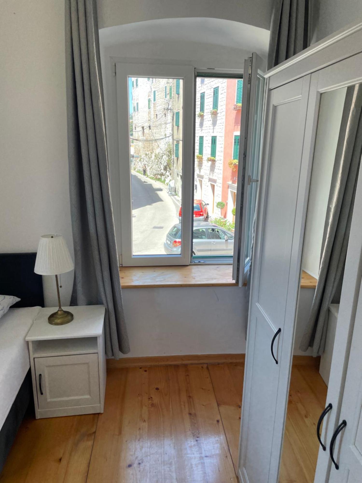 שיבניק Apartments And Rooms Ille מראה חיצוני תמונה