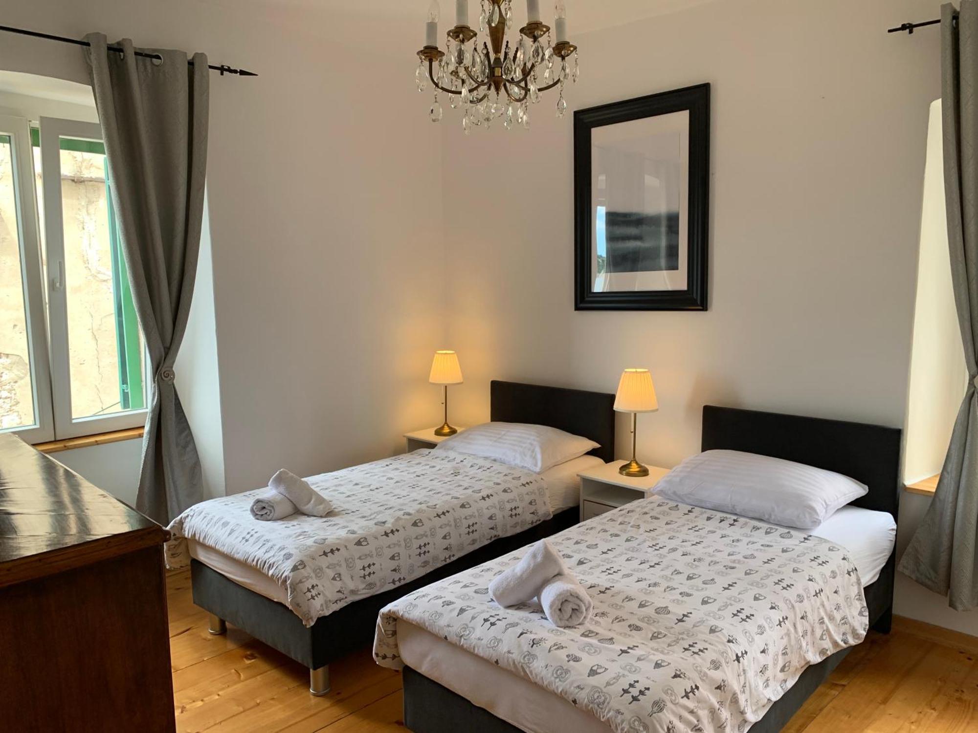 שיבניק Apartments And Rooms Ille מראה חיצוני תמונה