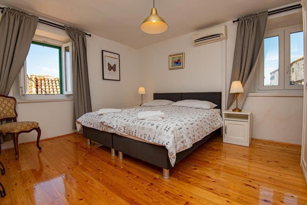 שיבניק Apartments And Rooms Ille מראה חיצוני תמונה