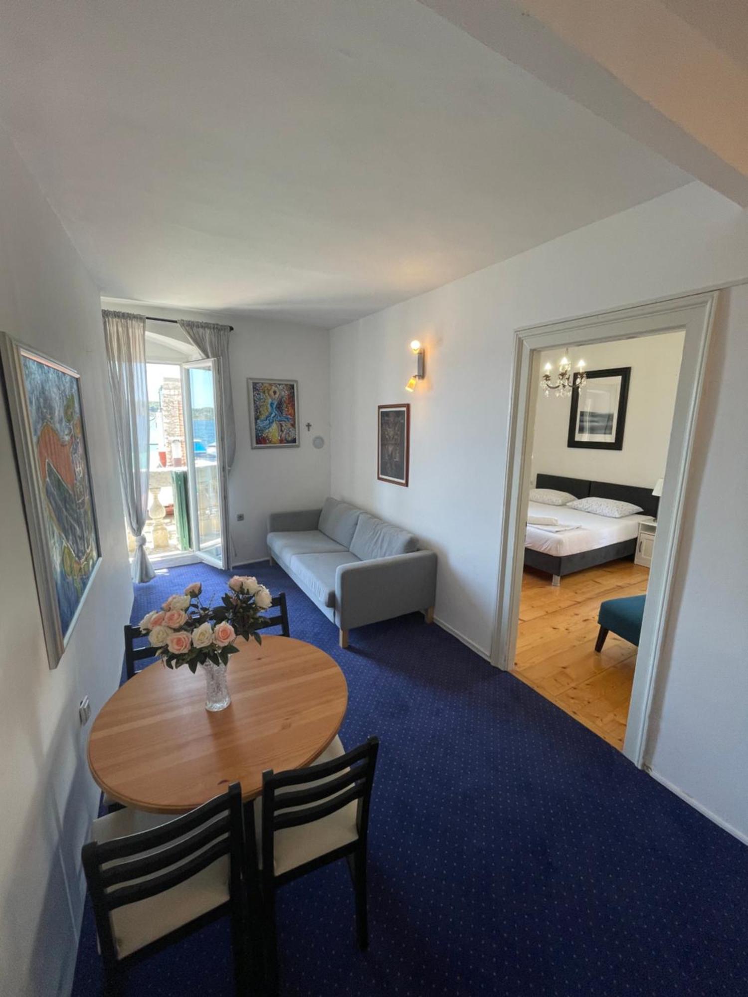 שיבניק Apartments And Rooms Ille מראה חיצוני תמונה