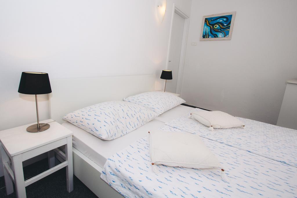 שיבניק Apartments And Rooms Ille מראה חיצוני תמונה