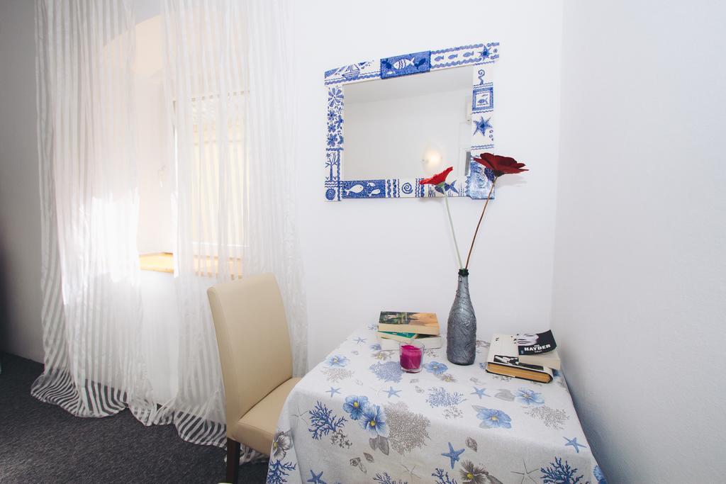 שיבניק Apartments And Rooms Ille מראה חיצוני תמונה