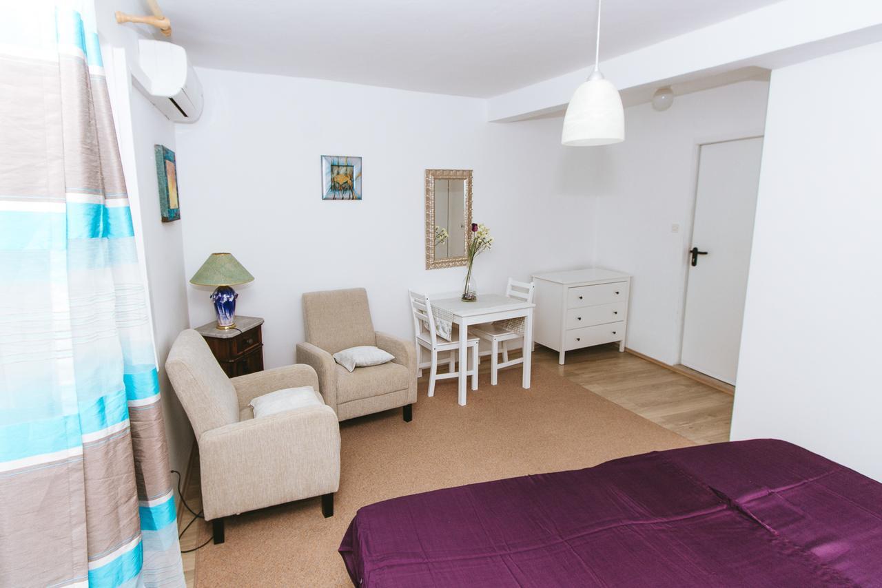שיבניק Apartments And Rooms Ille מראה חיצוני תמונה