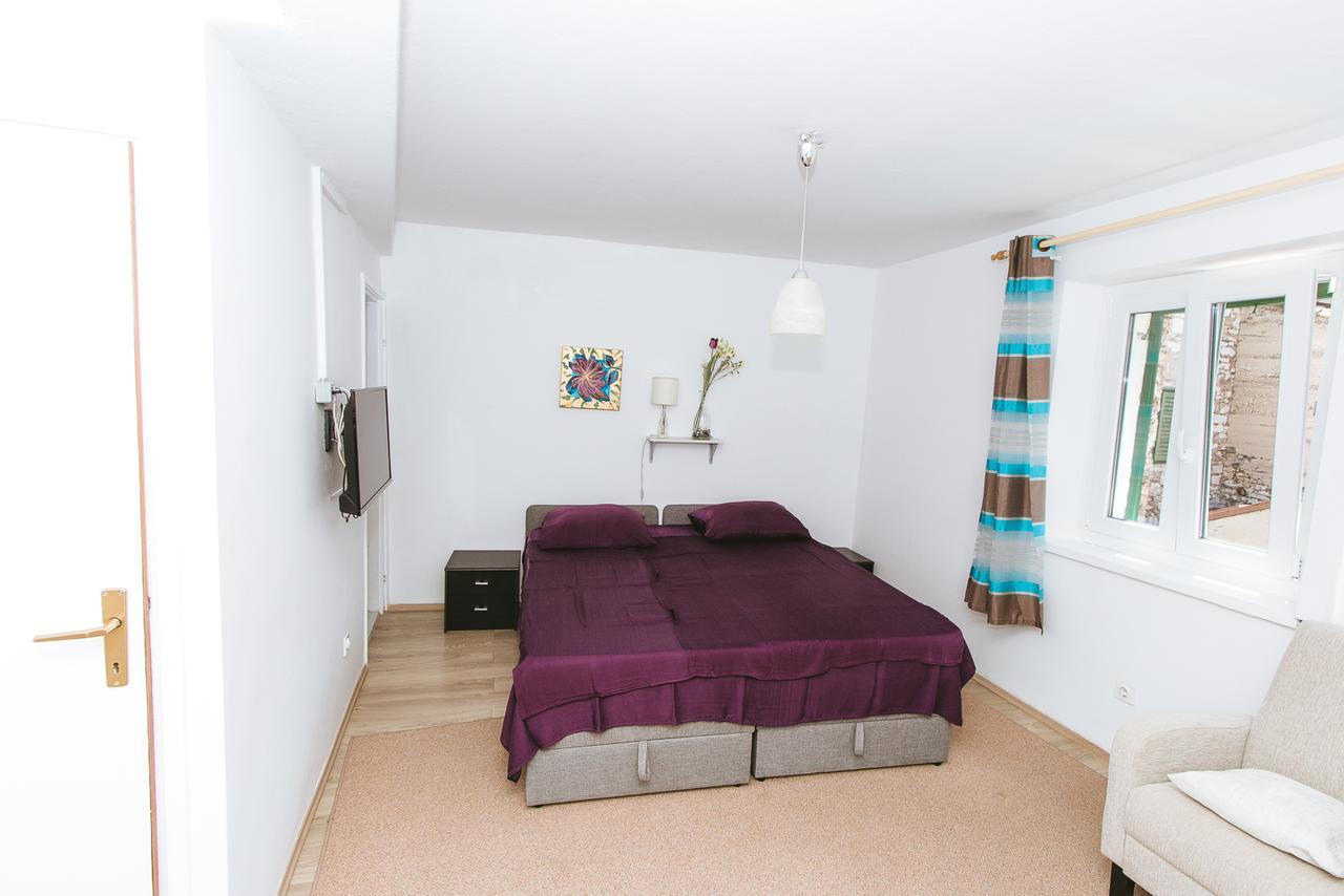 שיבניק Apartments And Rooms Ille מראה חיצוני תמונה