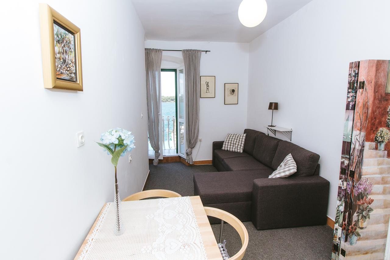 שיבניק Apartments And Rooms Ille מראה חיצוני תמונה