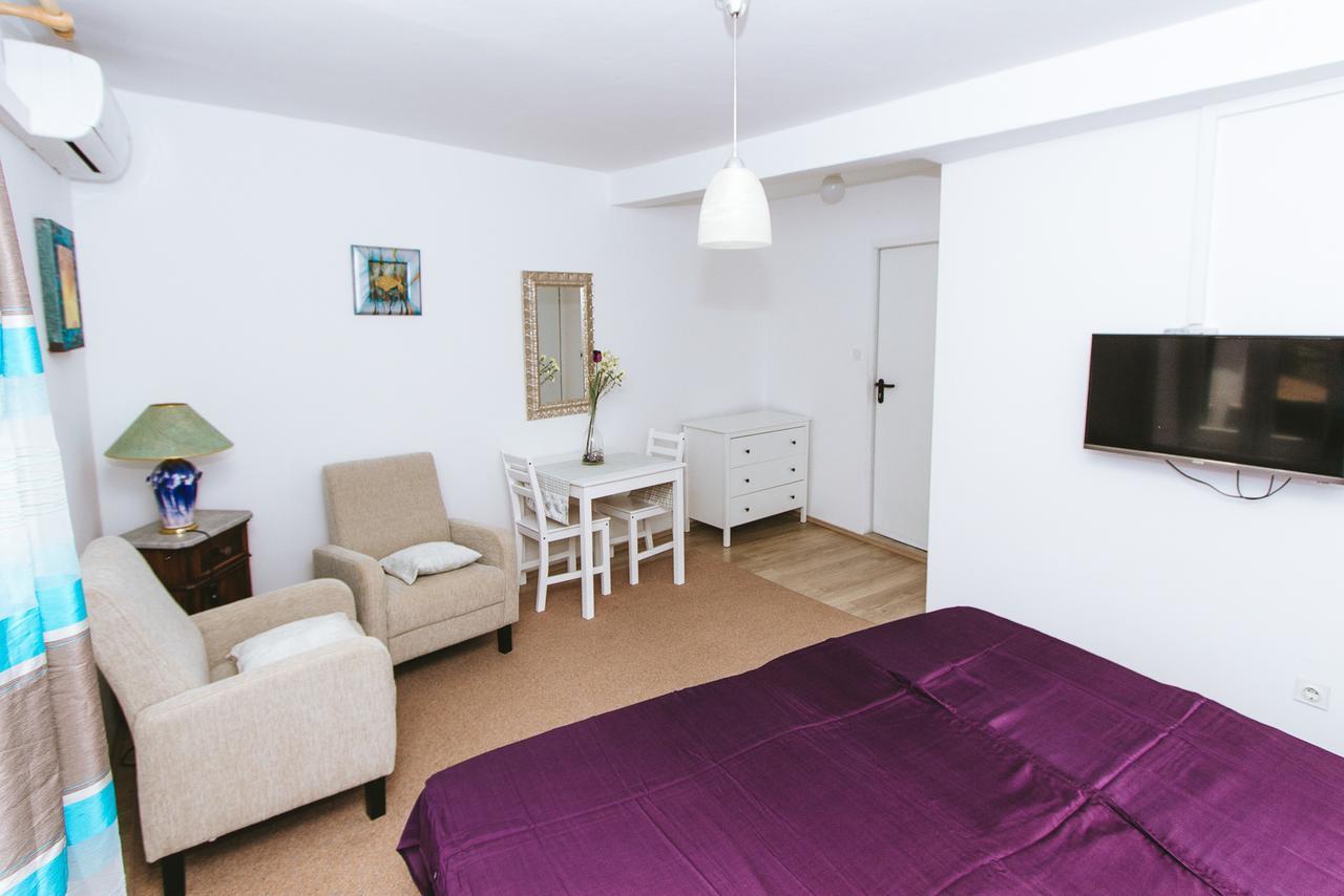 שיבניק Apartments And Rooms Ille מראה חיצוני תמונה