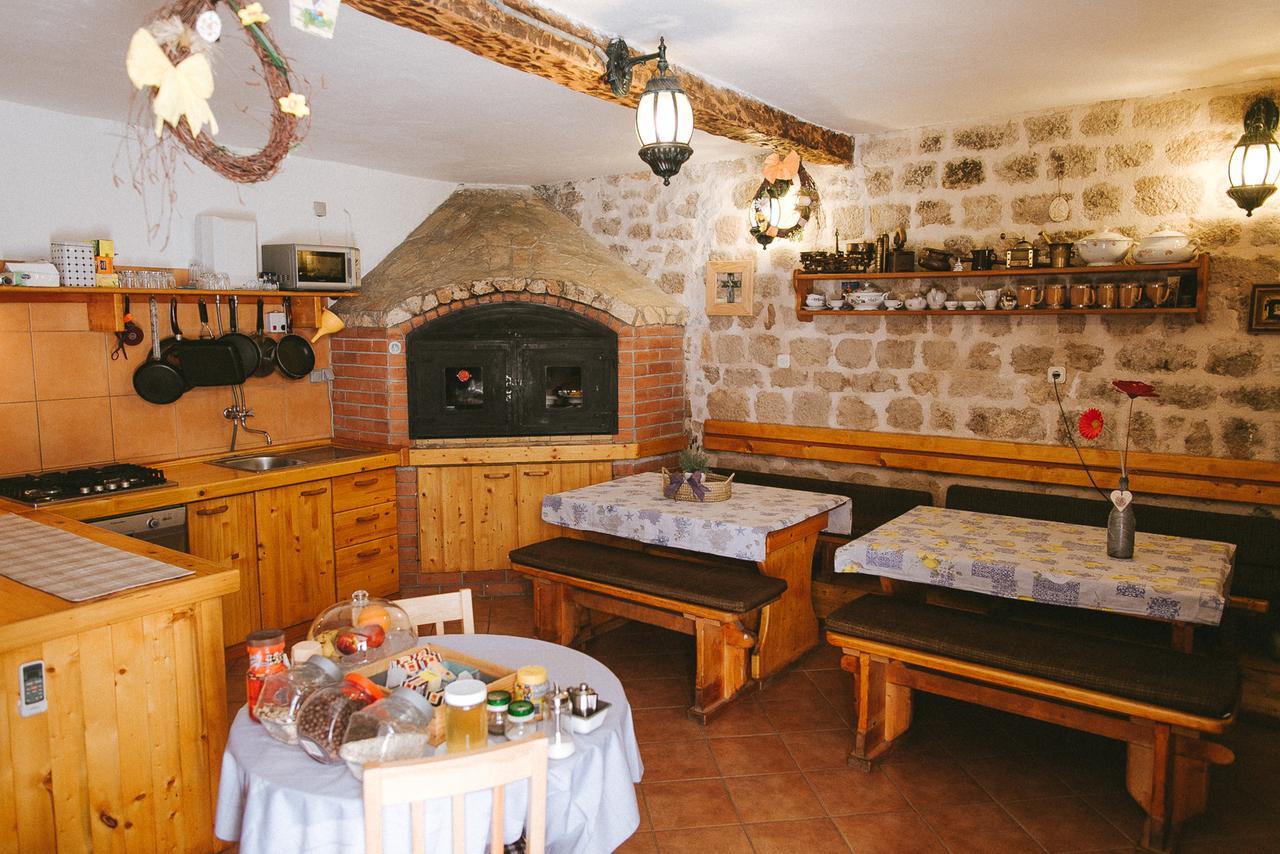 שיבניק Apartments And Rooms Ille מראה חיצוני תמונה