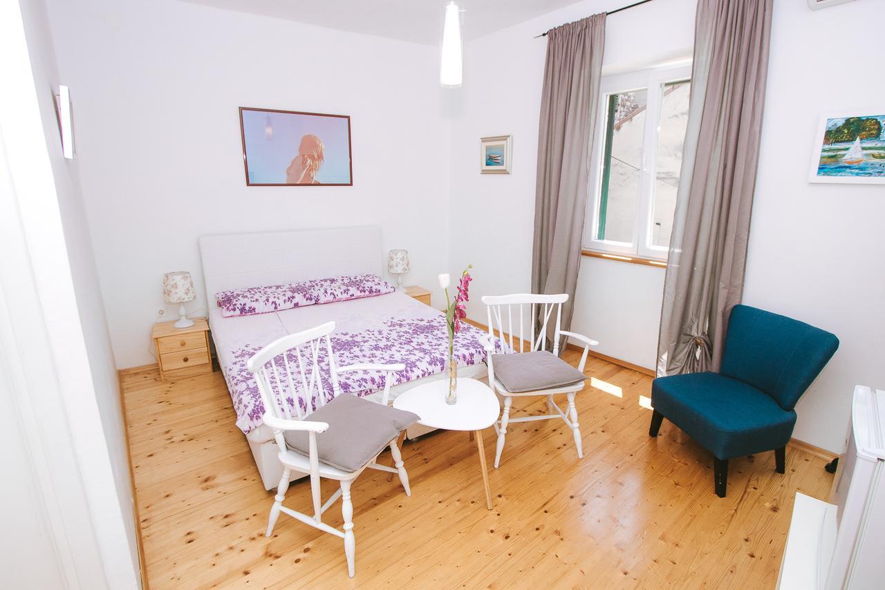 שיבניק Apartments And Rooms Ille מראה חיצוני תמונה