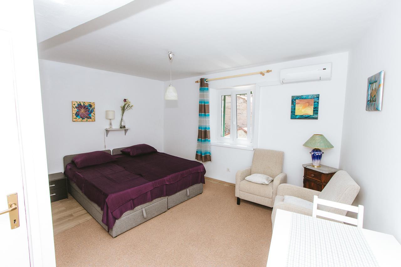 שיבניק Apartments And Rooms Ille מראה חיצוני תמונה