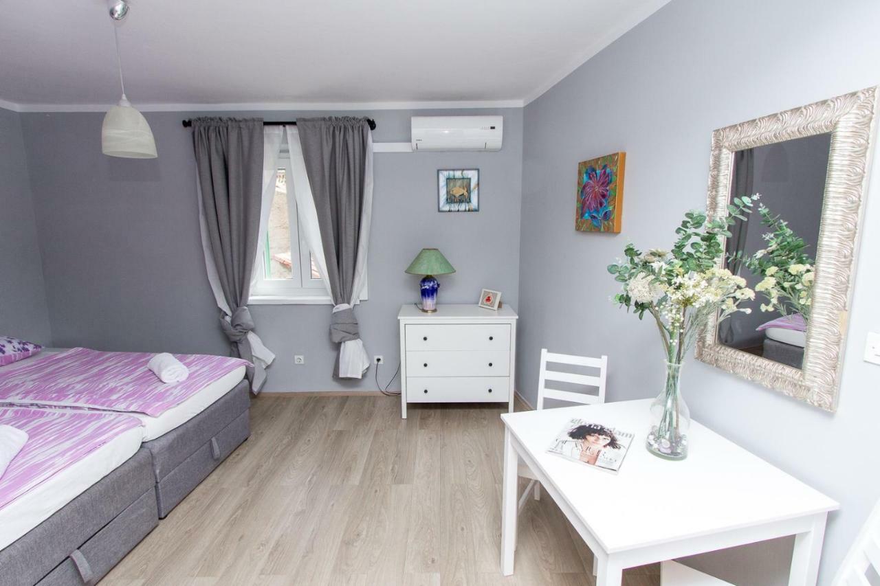 שיבניק Apartments And Rooms Ille מראה חיצוני תמונה
