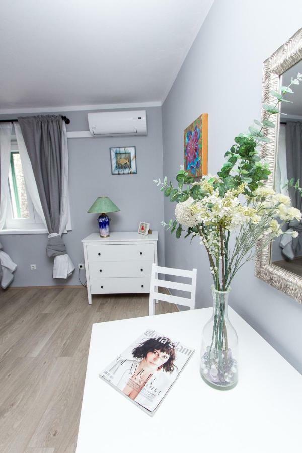 שיבניק Apartments And Rooms Ille מראה חיצוני תמונה