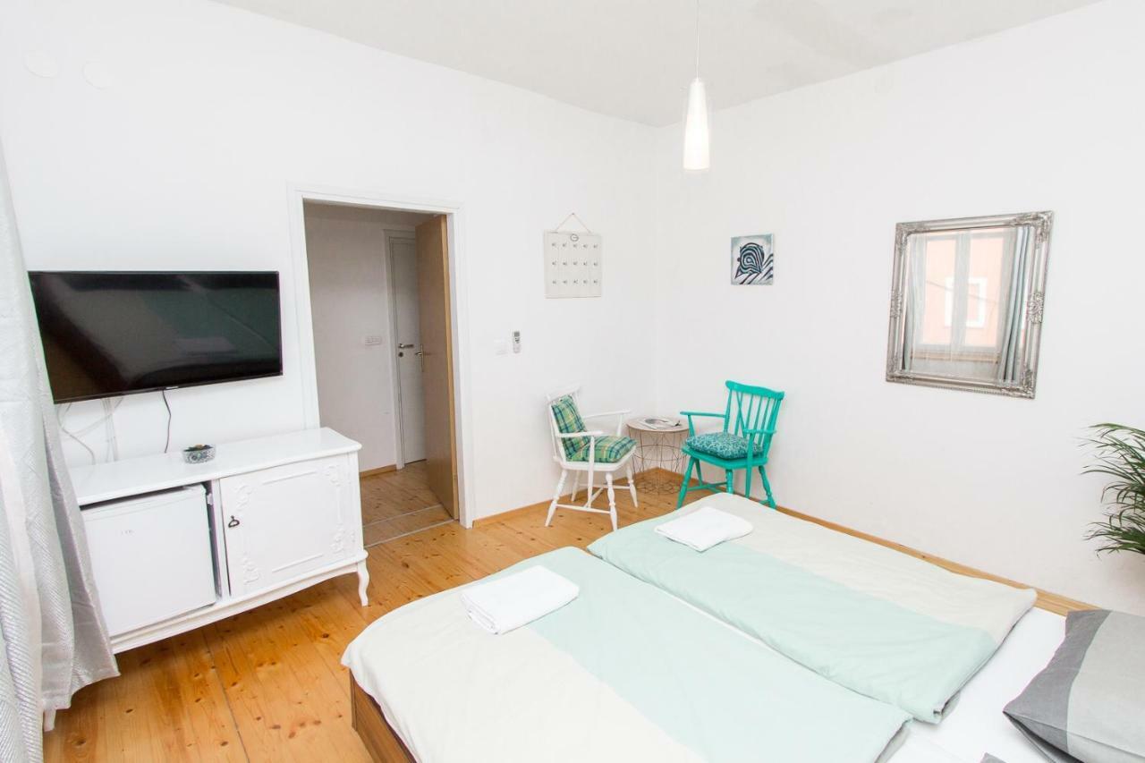 שיבניק Apartments And Rooms Ille מראה חיצוני תמונה