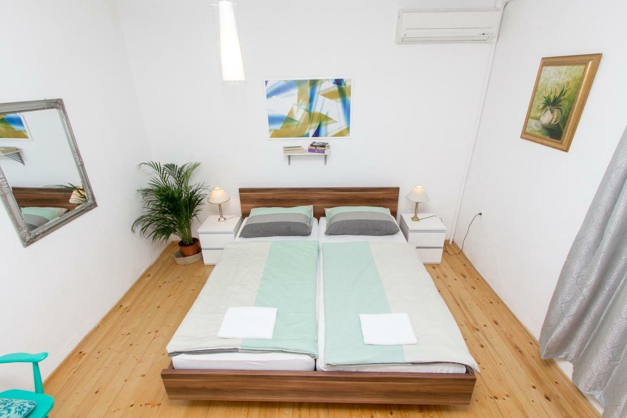 שיבניק Apartments And Rooms Ille מראה חיצוני תמונה