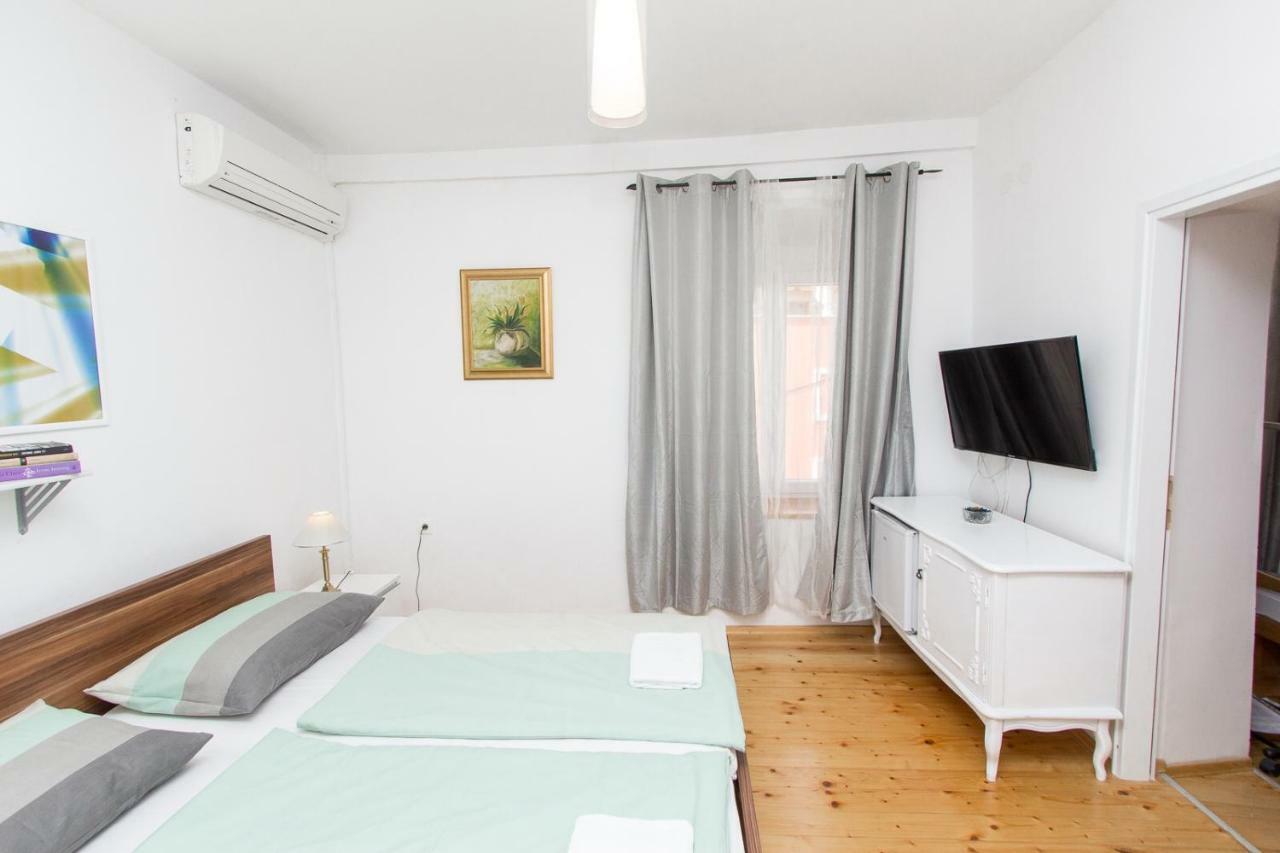 שיבניק Apartments And Rooms Ille מראה חיצוני תמונה