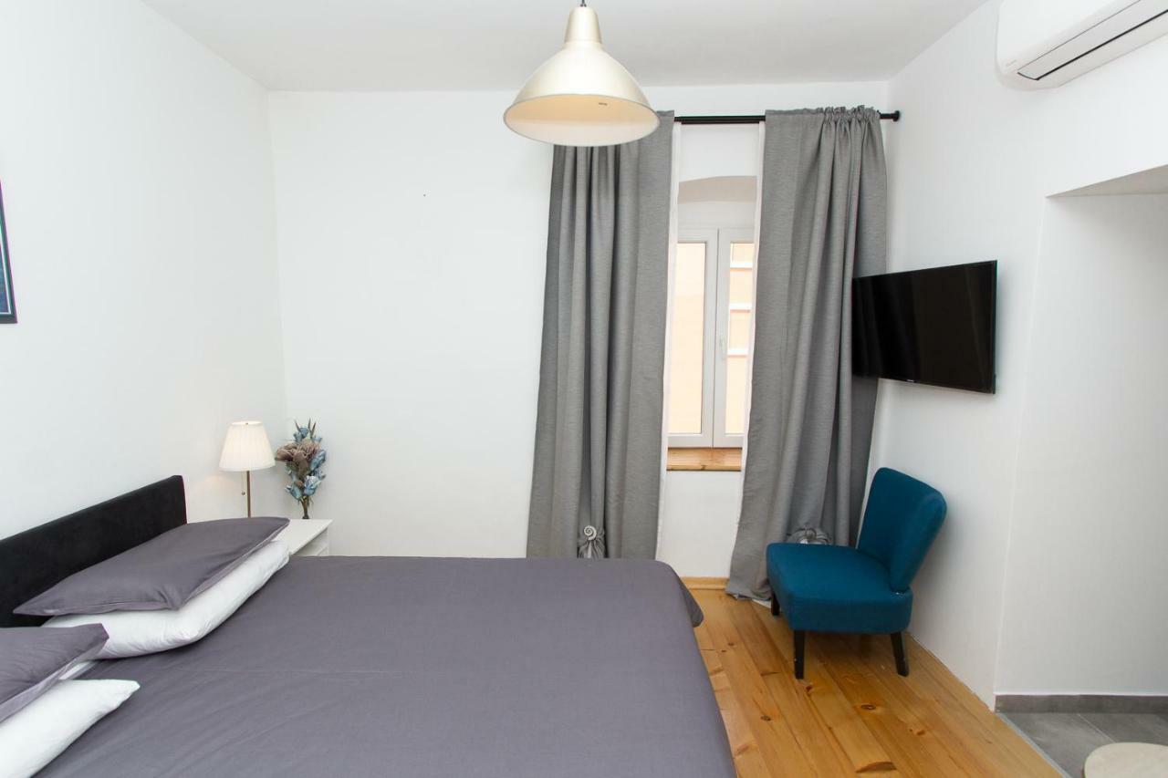שיבניק Apartments And Rooms Ille מראה חיצוני תמונה