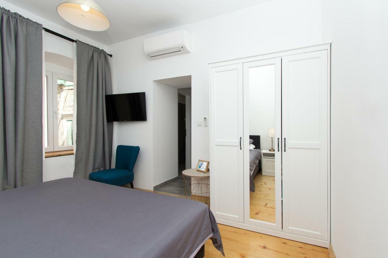 שיבניק Apartments And Rooms Ille מראה חיצוני תמונה